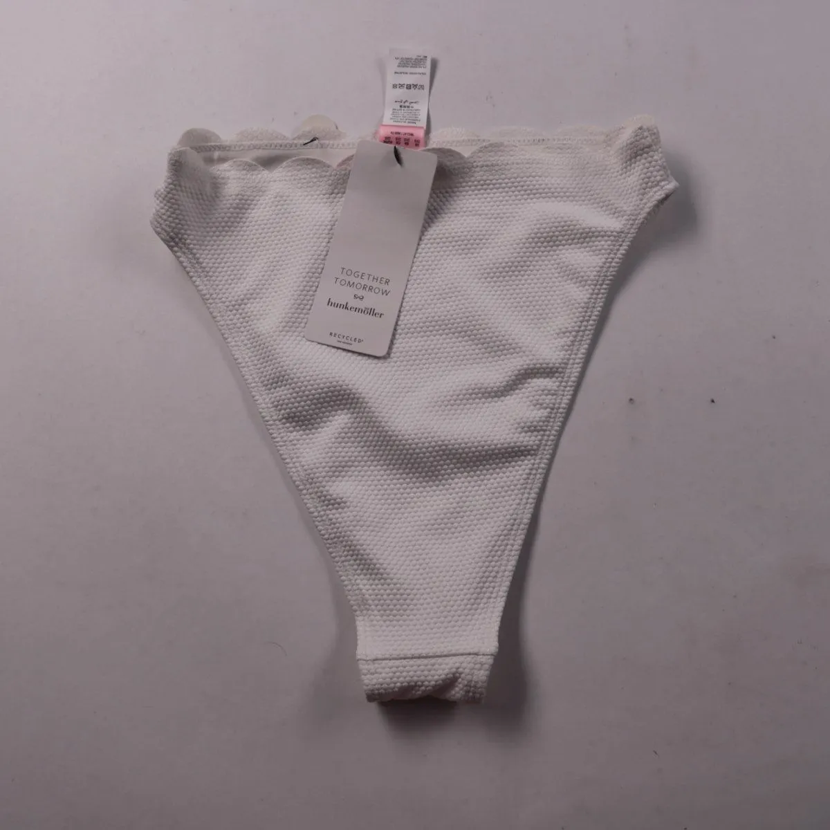 трусы-стринги Hunkemöller